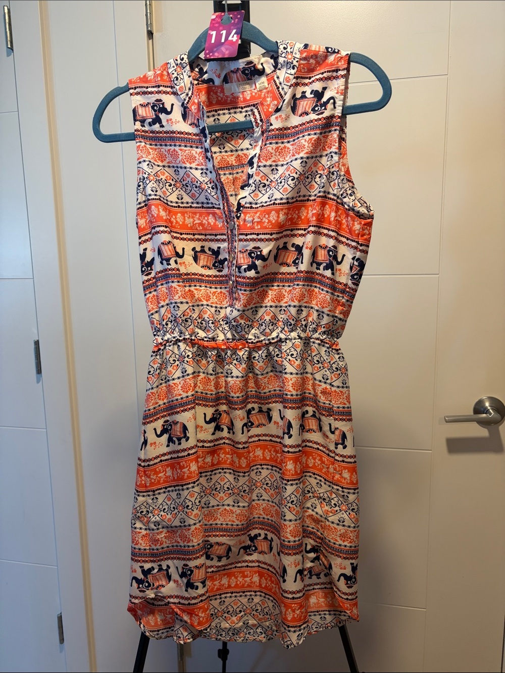 114 razzle, dazzle, elephant pattern, white peach navy